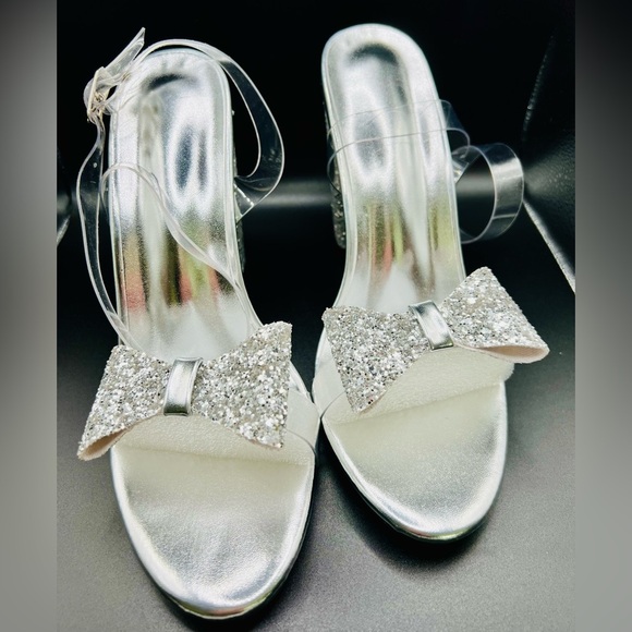 NIB Chunky Heals w/ Glitter & Bow Detail & Ankle Straps - Picture 6 of 16